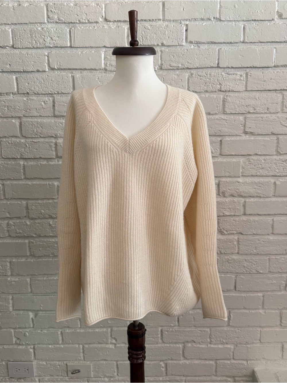 Club Monaco Cream V-Neck Ribbed Sweater